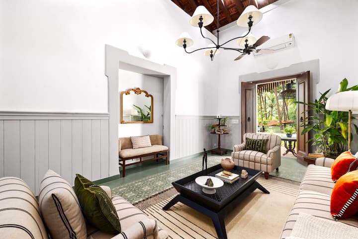Living room image 7