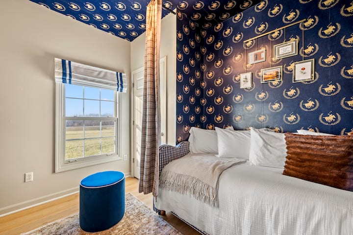 Your private sanctuary within the Glam-up HQ: This plush daybed offers a cozy retreat for a peaceful nap or a quiet morning coffee, surrounded by our signature luxury equestrian wallpaper. ✨