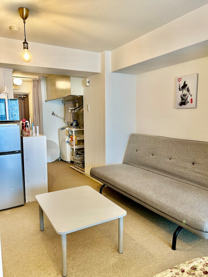 すすきの中心部から徒歩5分の好立地！シンプルなお部屋で、お安く快適な旅をご提供します。最大4名まで - Hokkaido