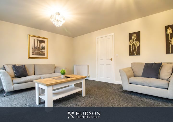 4-bed Home Near Telford Centre - Telford
