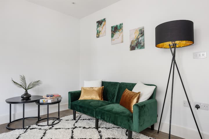 Furnished Home Near Hospitals | Long Stays - Chelmsford