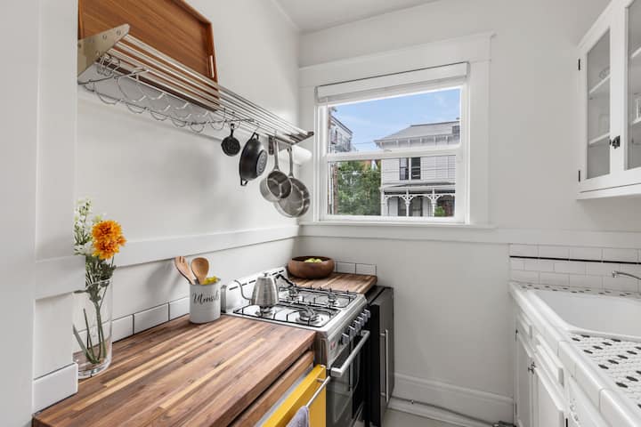 A Simple Functional Place To Stay To Portland. - Portland, OR