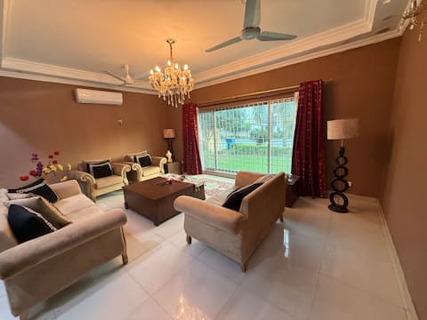 Secure Specious 5 bed 5 baths in Bahria Exectuvie