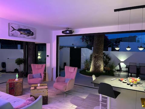 Beach Villa | Heated Pool | AC | 100"BenQ | gasBBQ