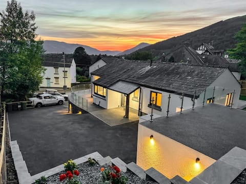 Jaytrees, Keswick. Luxury bungalow with hot tub.