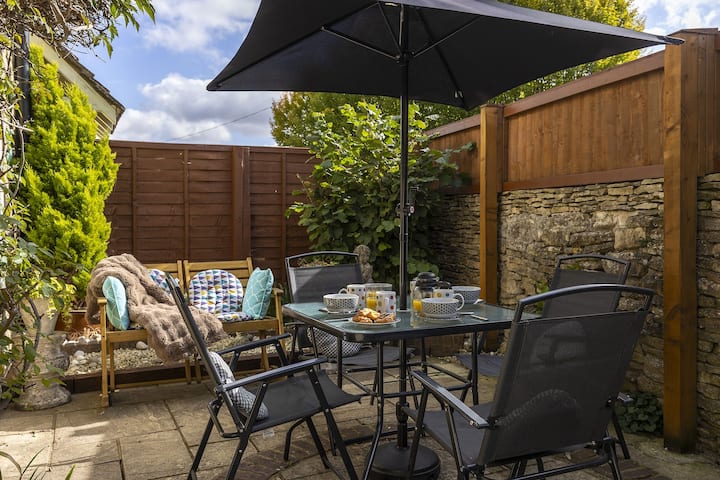 Cosy, Secluded And Dog Friendly - April Cottage - Stow-on-the-Wold