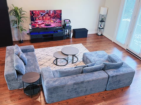 Popular Airbnb listing: Modern Midtown Gem W/Skyline View Rooftop/BBQ/5bed in Midtown