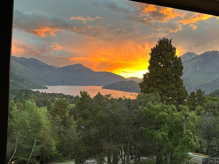 Vista al atardecer desde una de las suites.