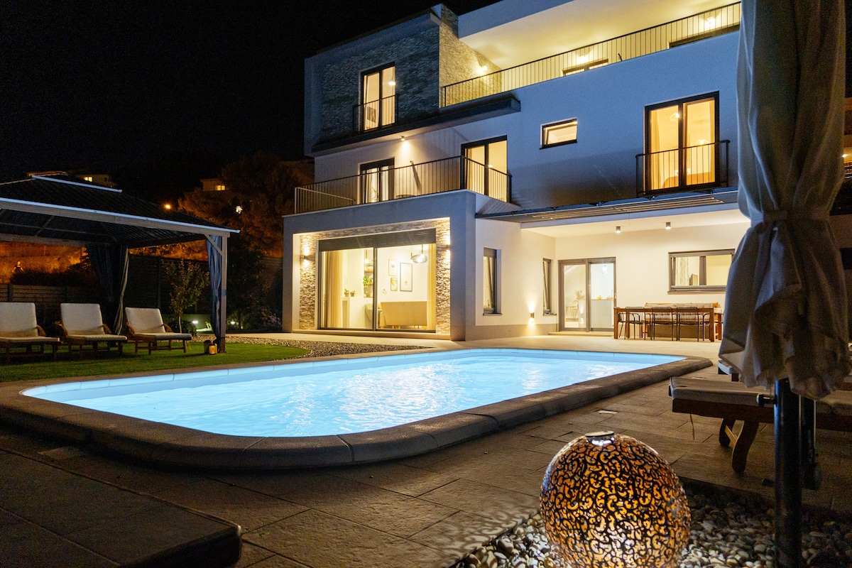 Seaview Villa Judita with pool - Villas for Rent in Mravince