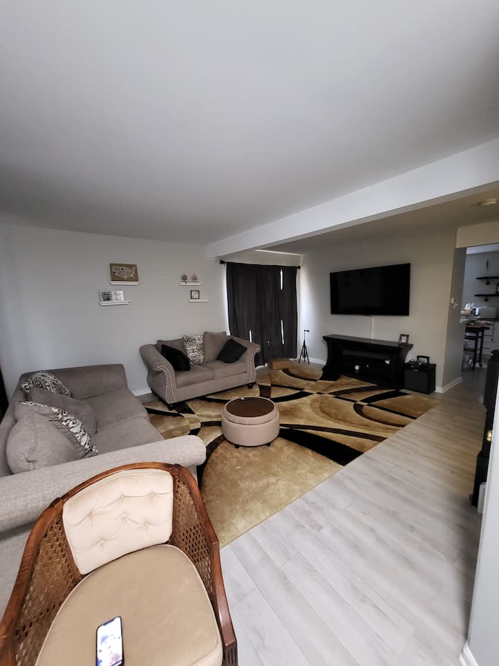 Townhome | Modern Comfort Meets Homey Charm - Newark, DE
