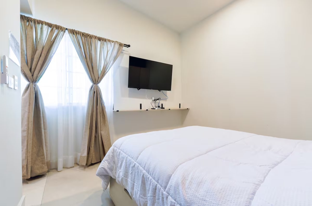 1 lit double + 1 lit simple + Smart TV.