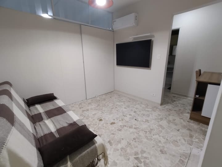 ფართო ოთახი, შესაძლებელია ორი დამატებითი ლეიბის განთავსება, უკვე ხელმისაწვდომია.