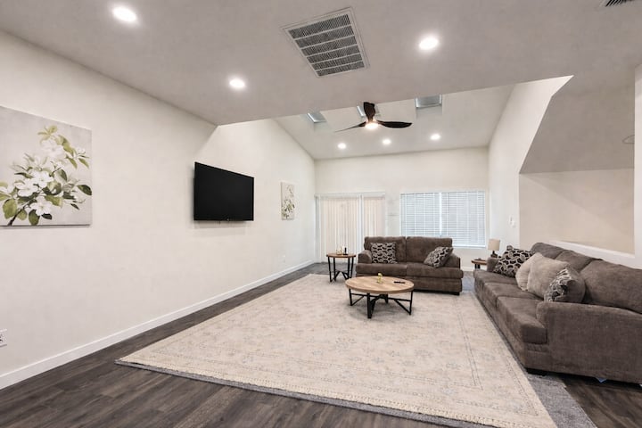 Huge 3br Duplex W/ Private Entry & Garage/edinburg - Edinburg, TX