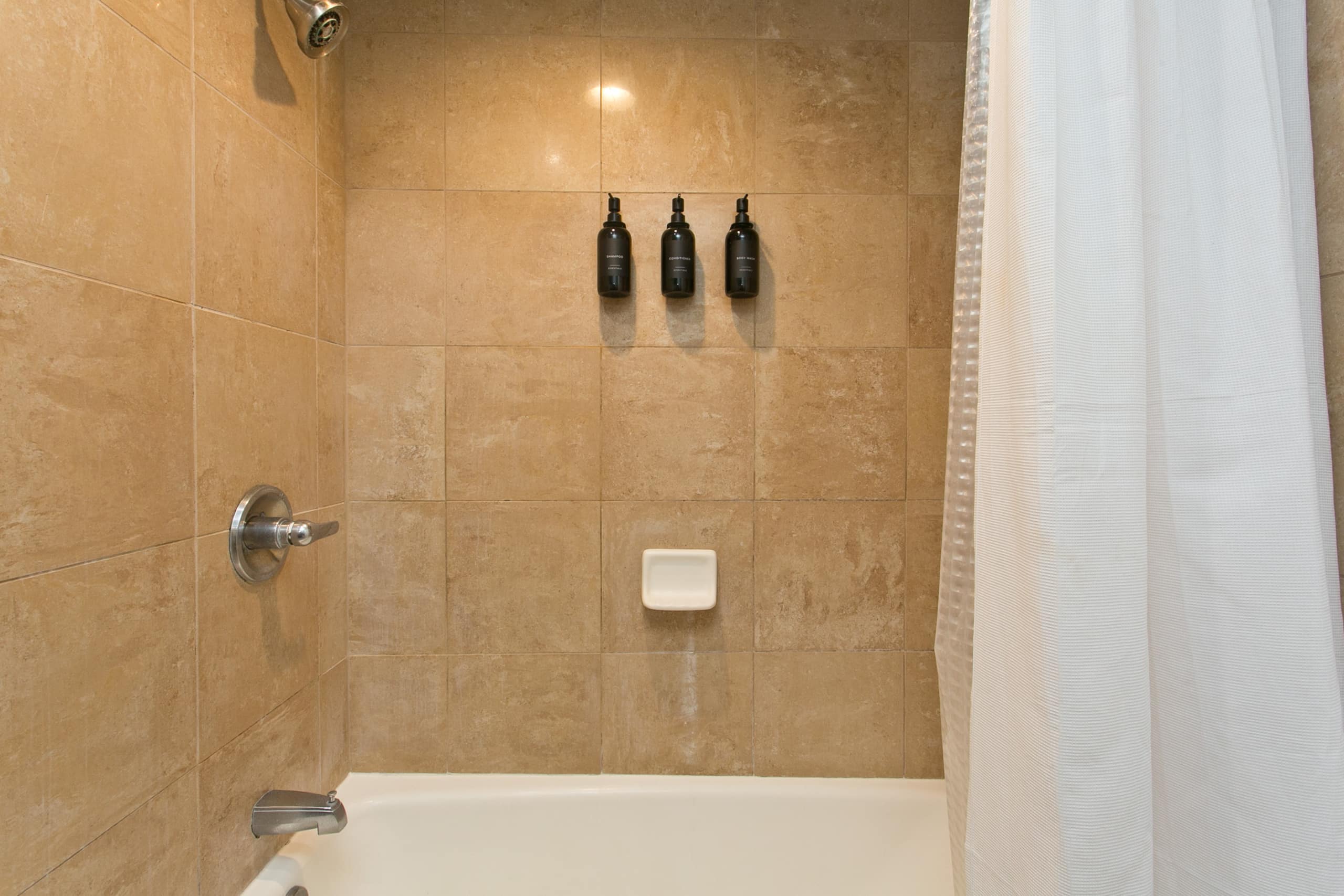 Home in Honolulu · ★4.37 · 1 bedroom · 2 beds · 1 private bath - Image 15