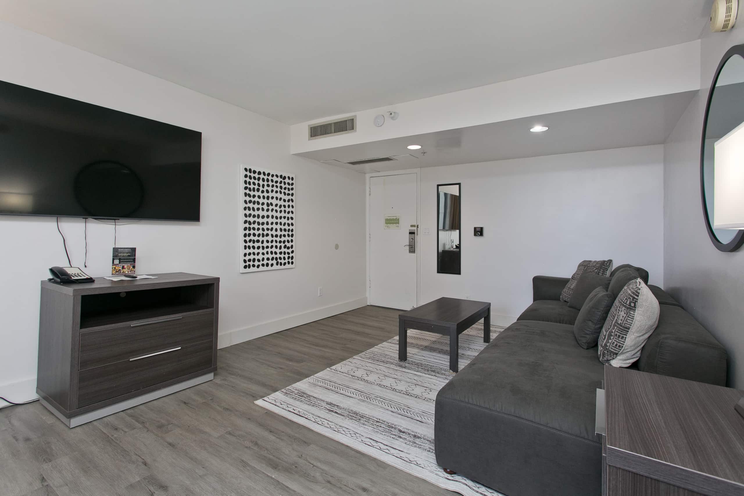 Home in Honolulu · ★4.37 · 1 bedroom · 2 beds · 1 private bath - Image 3