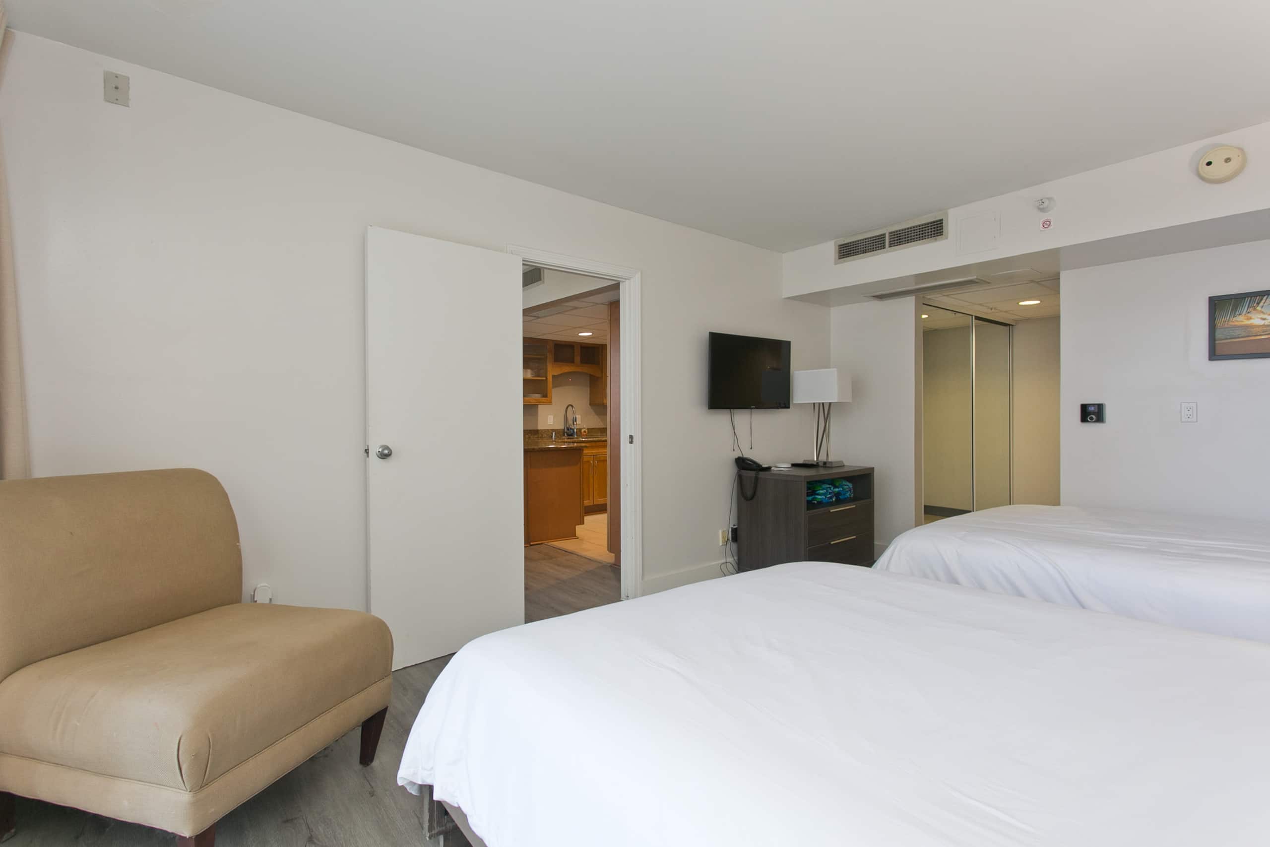 Home in Honolulu · ★4.37 · 1 bedroom · 2 beds · 1 private bath - Image 13