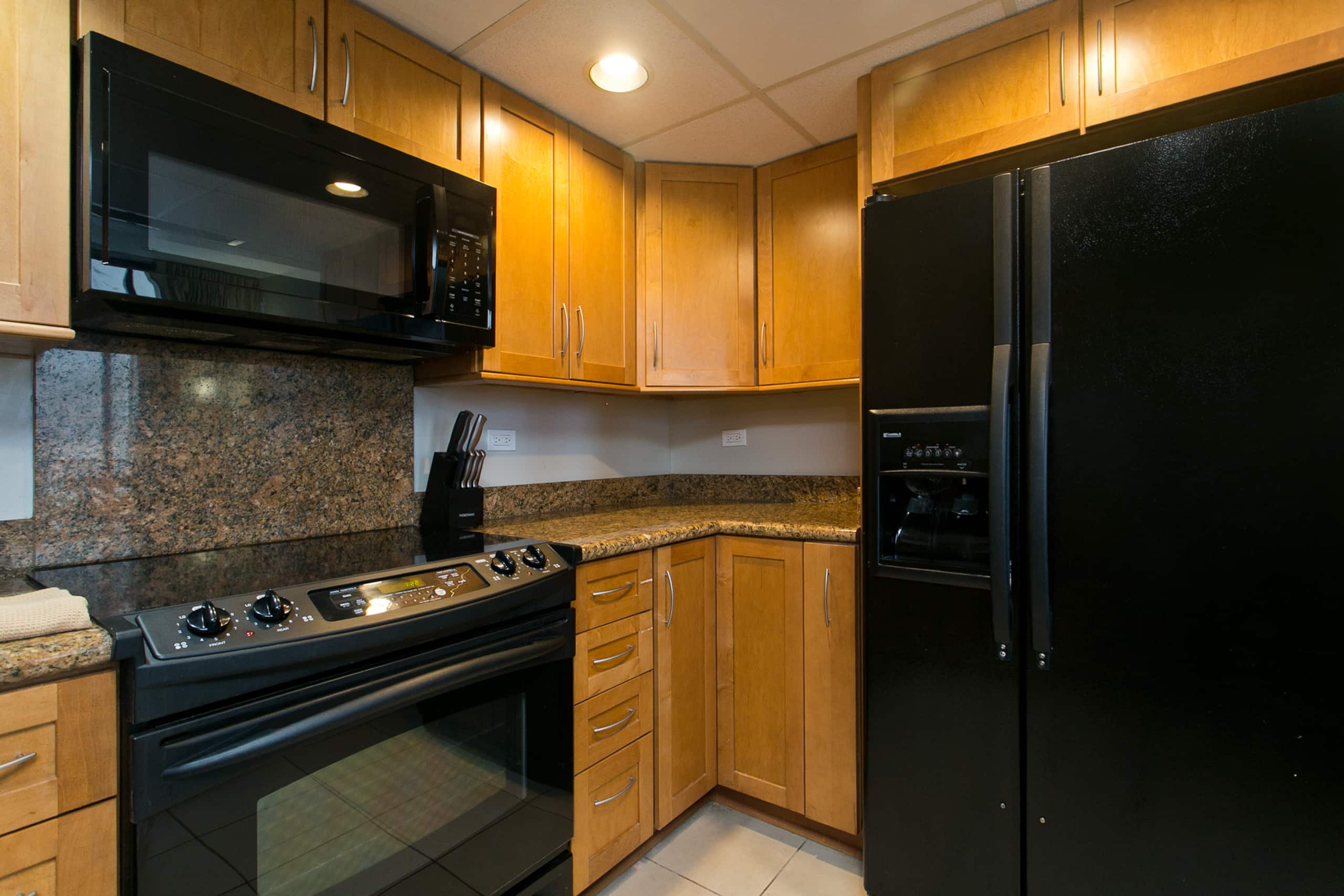 Home in Honolulu · ★4.37 · 1 bedroom · 2 beds · 1 private bath - Image 9