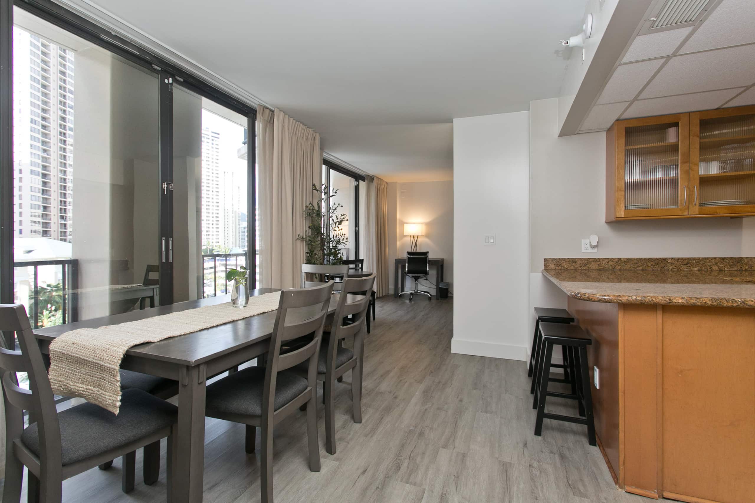 Home in Honolulu · ★4.37 · 1 bedroom · 2 beds · 1 private bath - Image 11