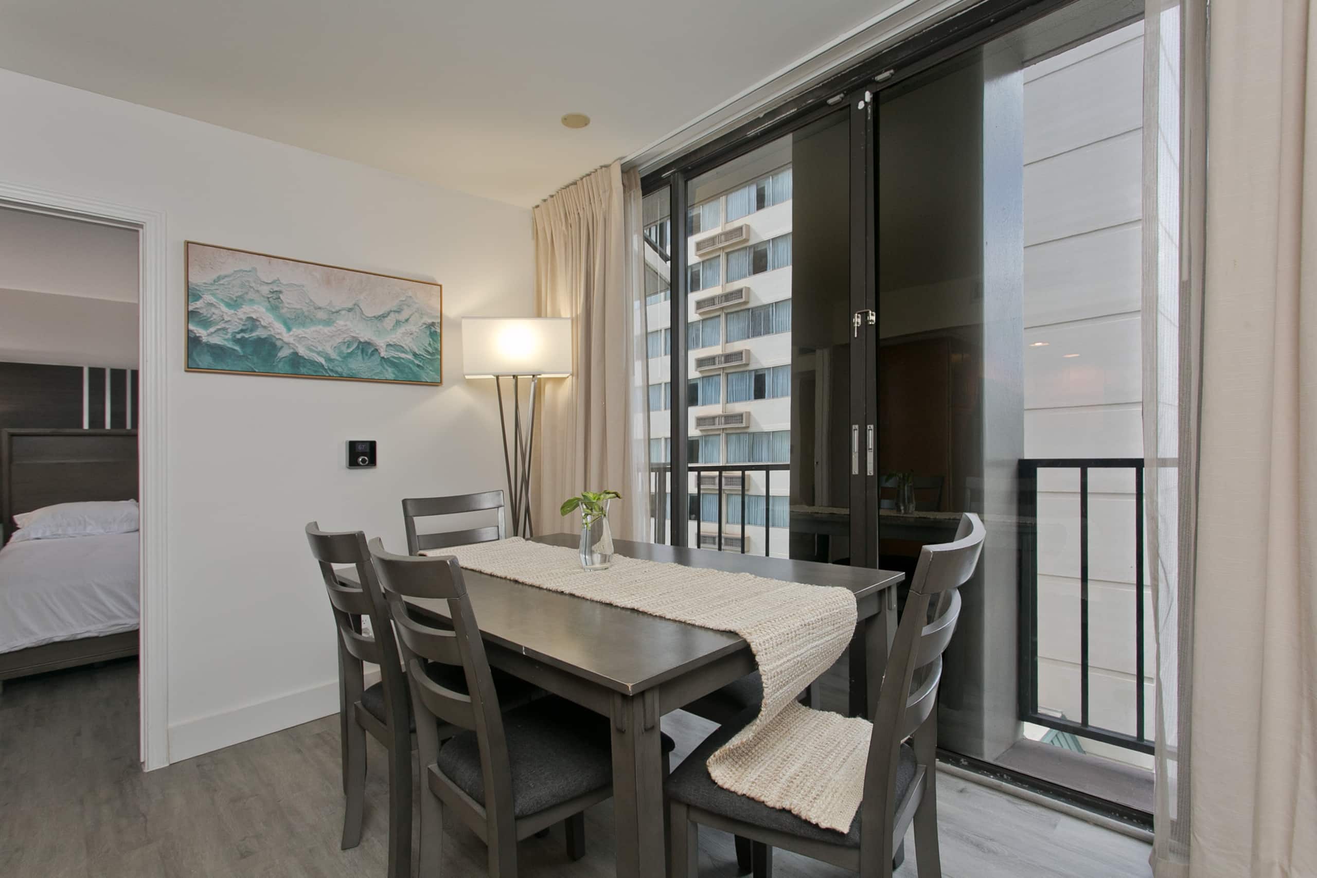 Home in Honolulu · ★4.37 · 1 bedroom · 2 beds · 1 private bath - Image 7