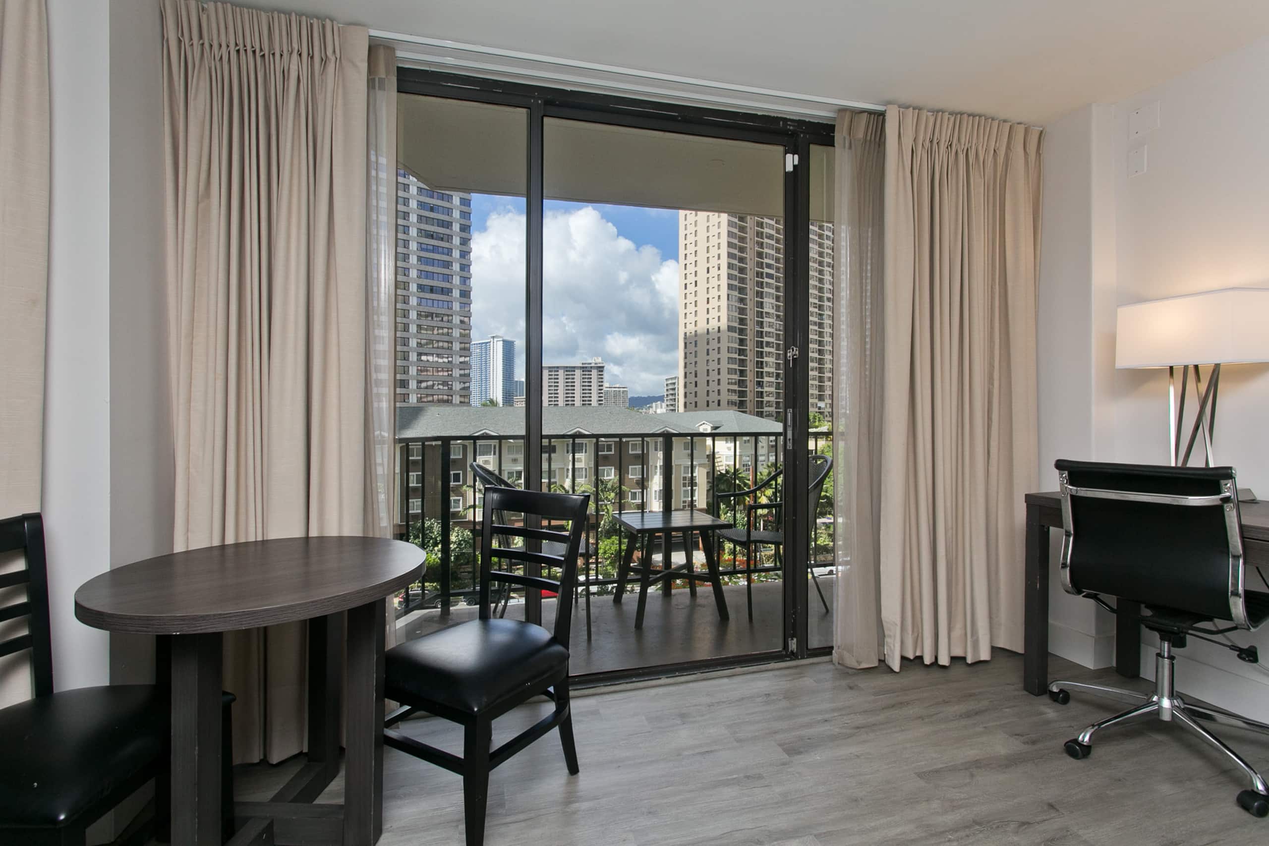 Home in Honolulu · ★4.37 · 1 bedroom · 2 beds · 1 private bath - Image 6