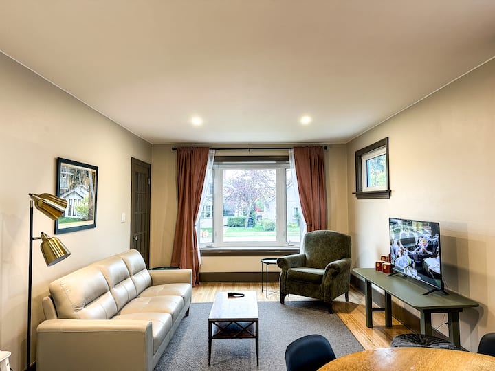 Charming College Heights Home - Thunder Bay