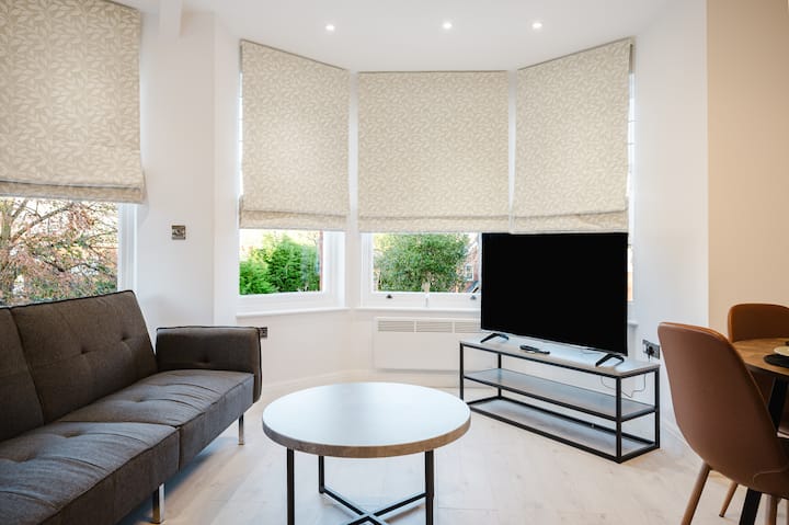 Parking|wifi|selfcheckin|hospital|sleeps5 - Stockport