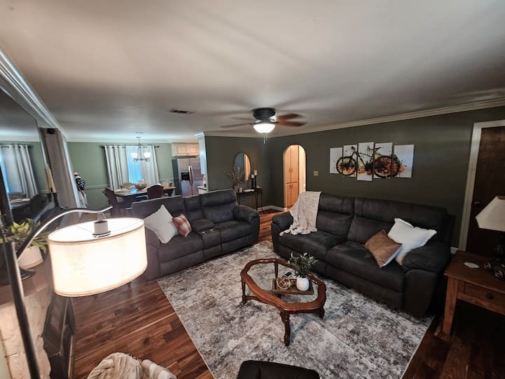 Trailhead Hideaway 
Your Adventure Awaits! - Mena, AR