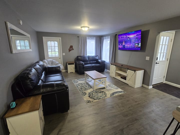 Charming 3 Bedroom House In Town In Presque Isle. - Presque Isle, ME