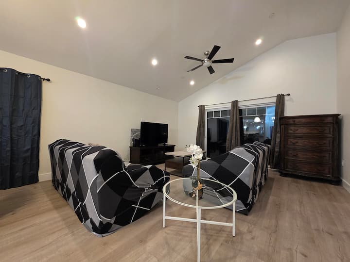 Sv#8 Brand New House 3b3.5b - Simi Valley, CA