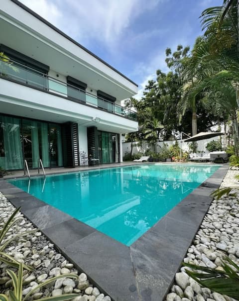 Emerald Luxury Villa in the heart of the city