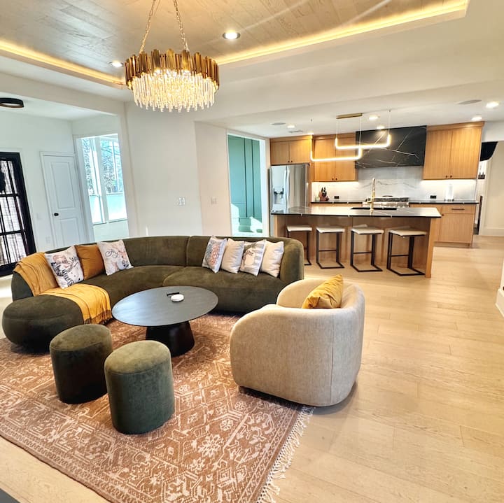 Family Retreat: Big Pool + Hot Tub + Movie Theater - Plano