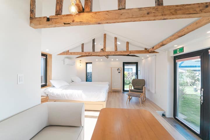 Една соба. 2 супер единечни кревета