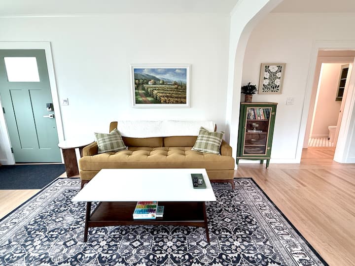 The Twenties Tudor- Renovated Downtown Charmer! - Ukiah, CA