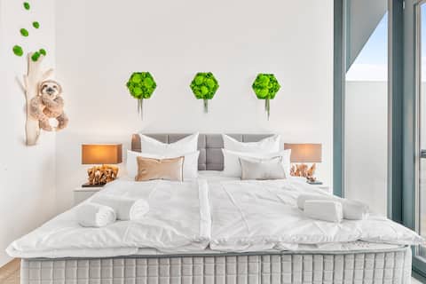 Tropic Love | LakeAccess · BeachParadise · Massage