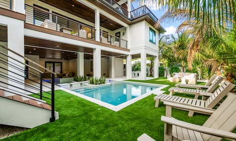 Moondance - Steps to the beach! Heated pool!