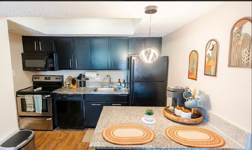 Tranquil 1/1 Bedroom DT Skyline View
