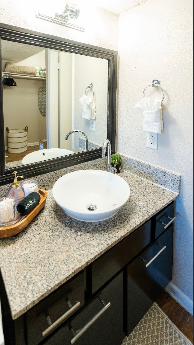 Tranquil 1/1 Bedroom DT Skyline View