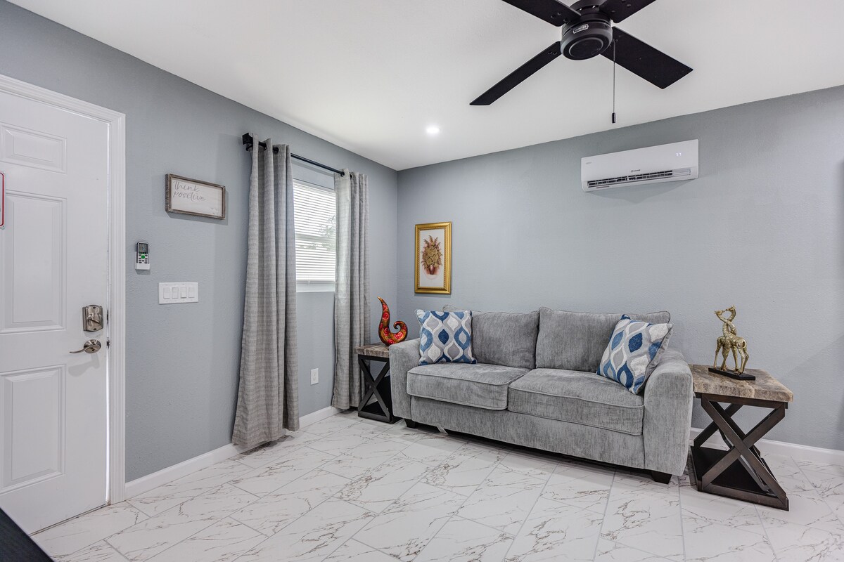 Popular Airbnb listing: Sweet Retreat Tampa in Riverbend