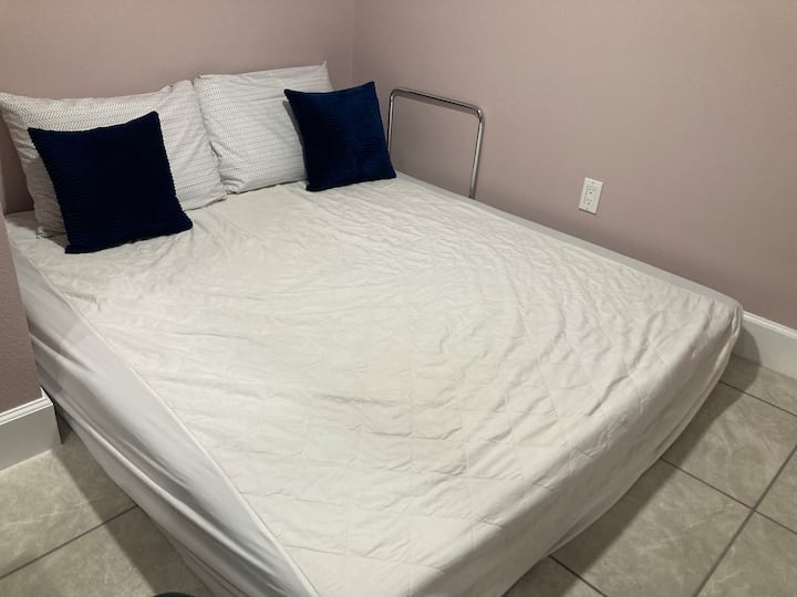Delightful Apartment (Full Kitchen) Free Parking - Stafford, TX