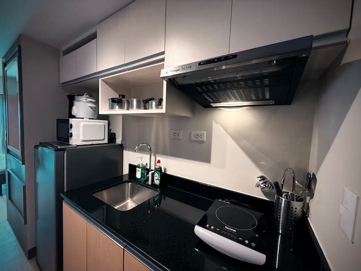 New! Luxe Studio Unit With Balcony At Capital Town - 