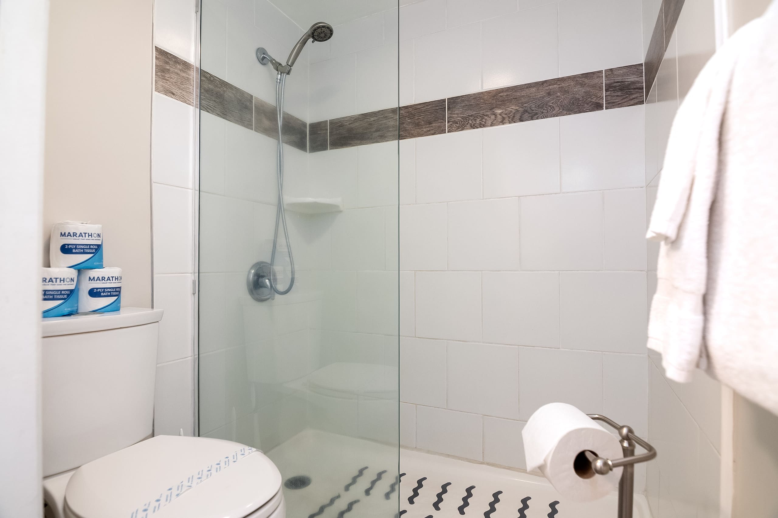 Condo in Honolulu · ★4.77 · 1 bedroom · 3 beds · 1 private bath - Image 37