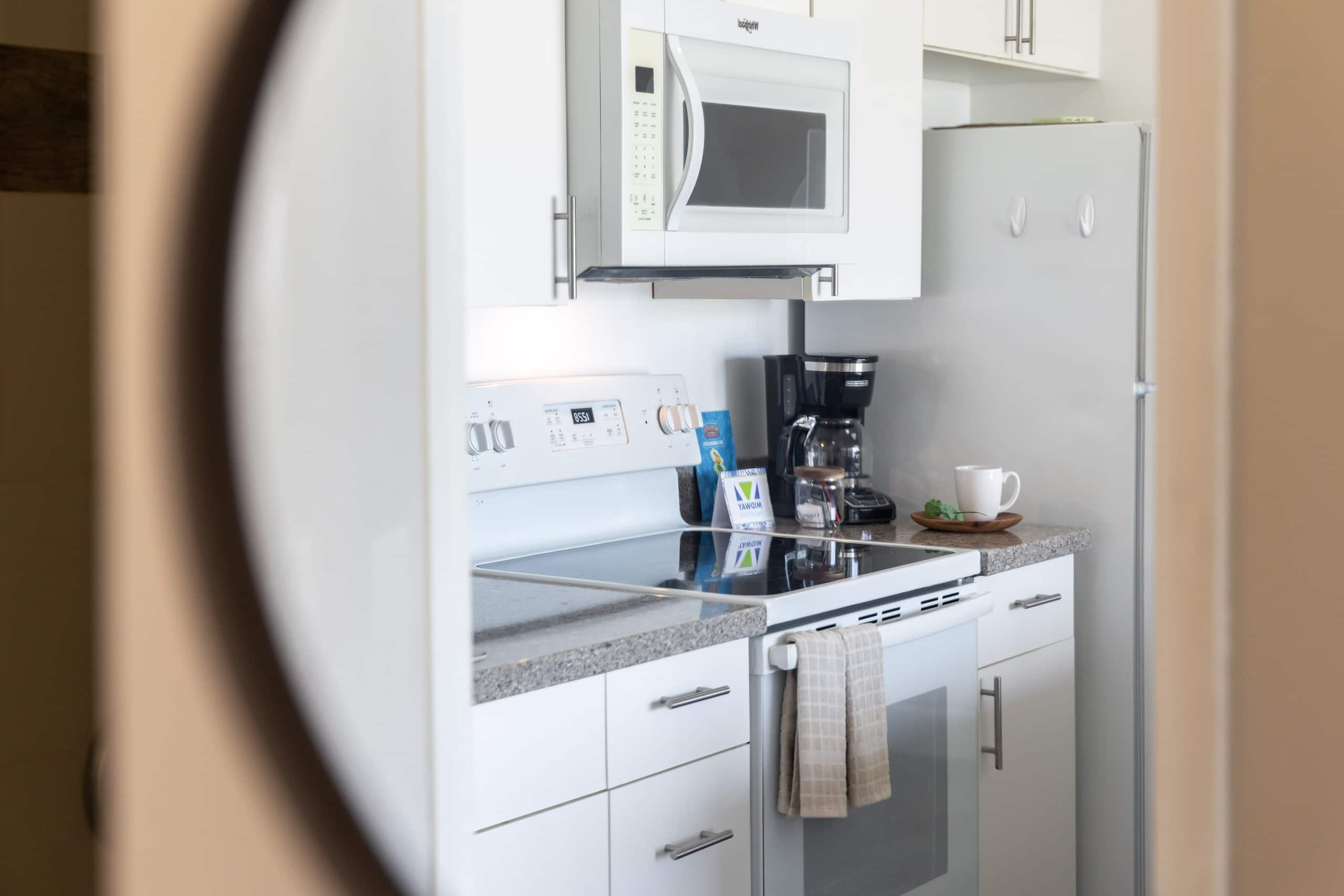 Condo in Honolulu · ★4.77 · 1 bedroom · 3 beds · 1 private bath - Image 16