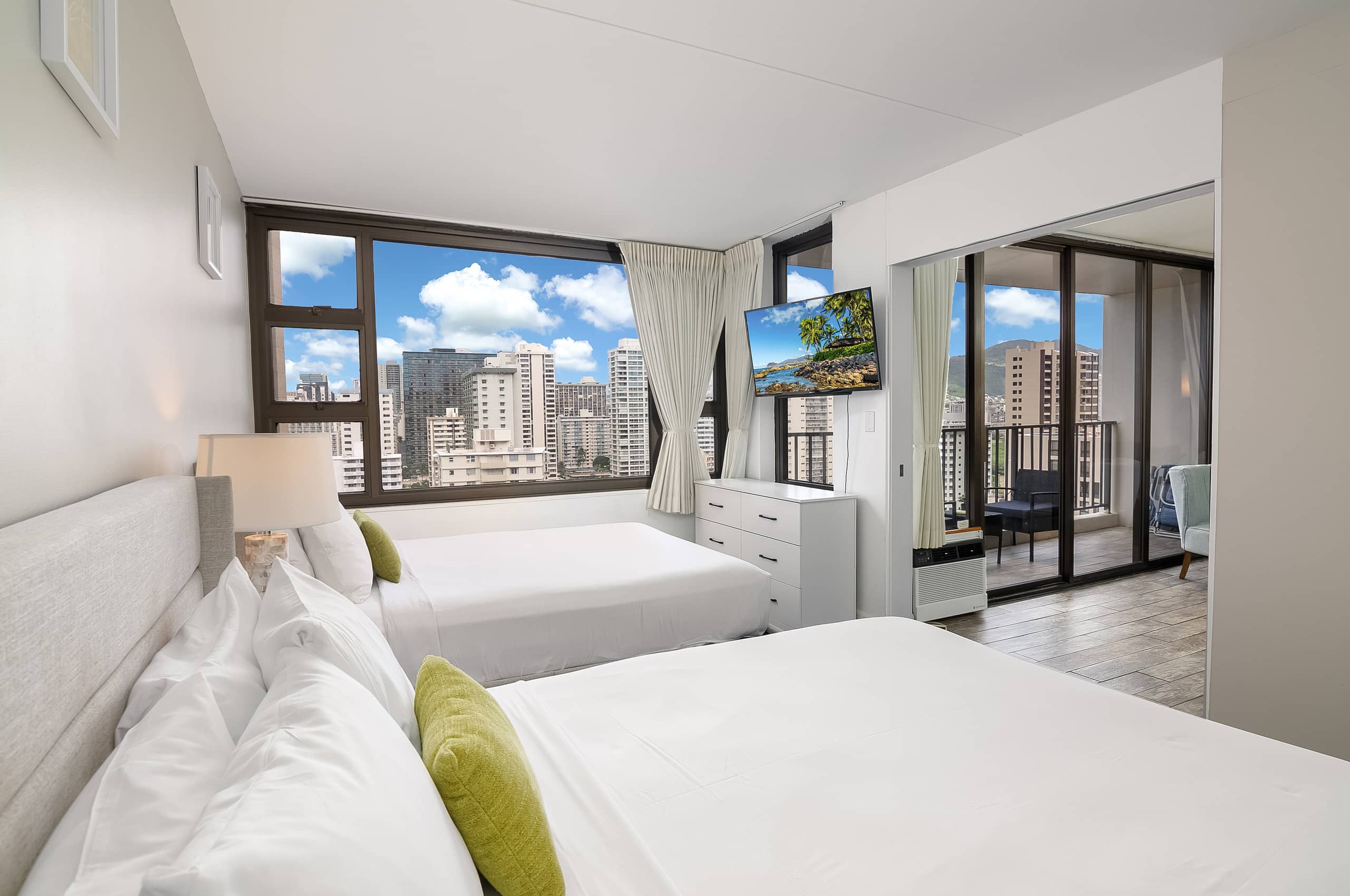 Condo in Honolulu · ★4.77 · 1 bedroom · 3 beds · 1 private bath - Image 30