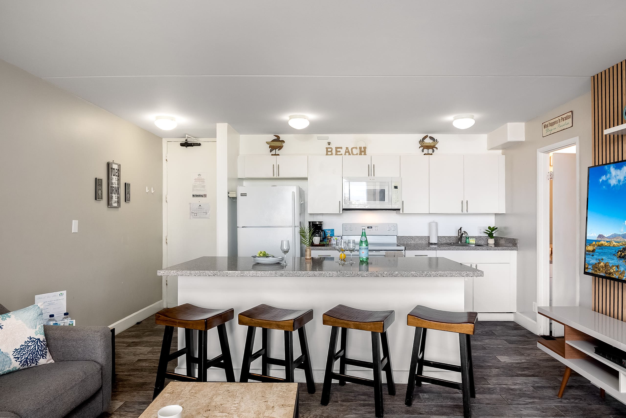 Condo in Honolulu · ★4.77 · 1 bedroom · 3 beds · 1 private bath - Image 20