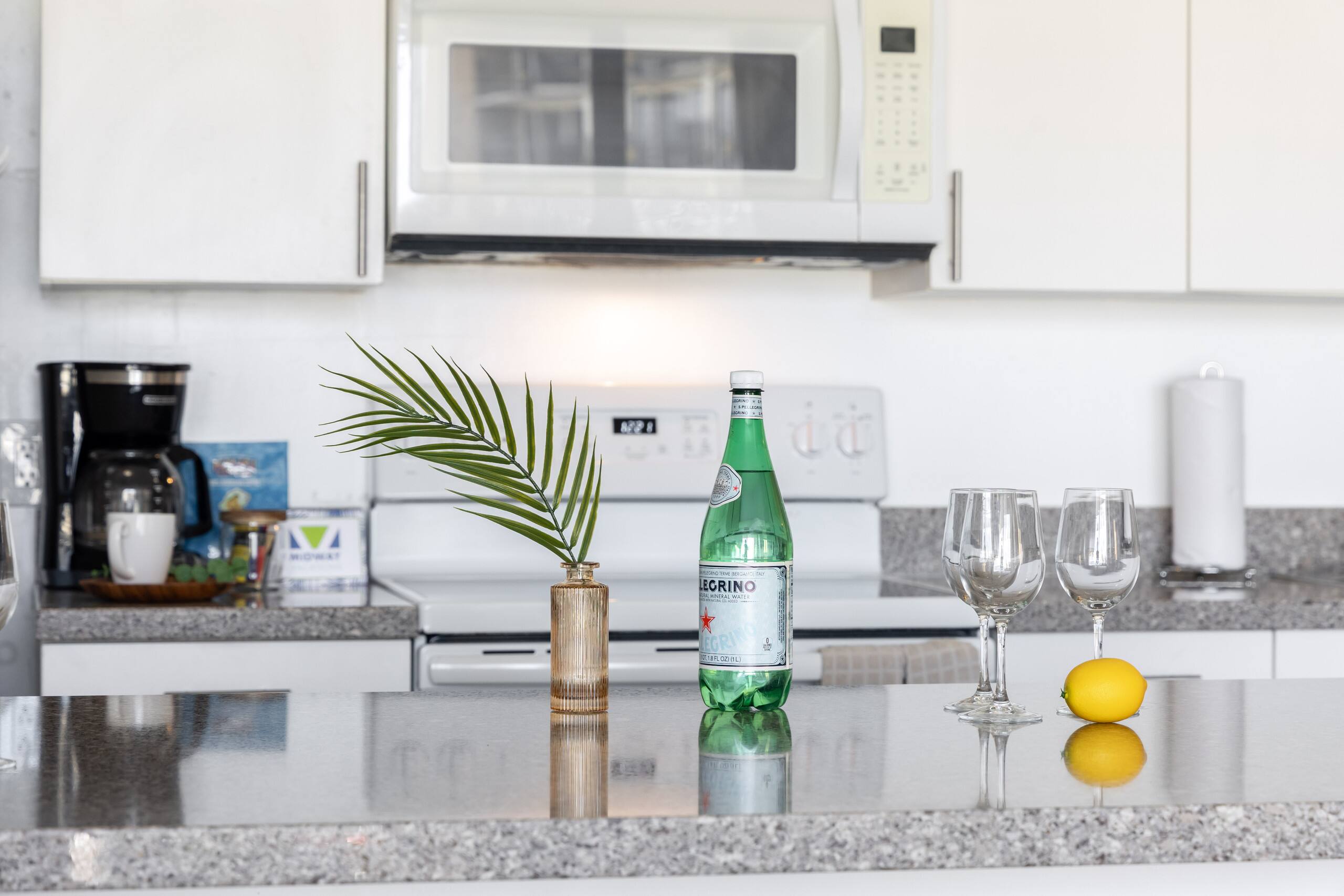 Condo in Honolulu · ★4.77 · 1 bedroom · 3 beds · 1 private bath - Image 14