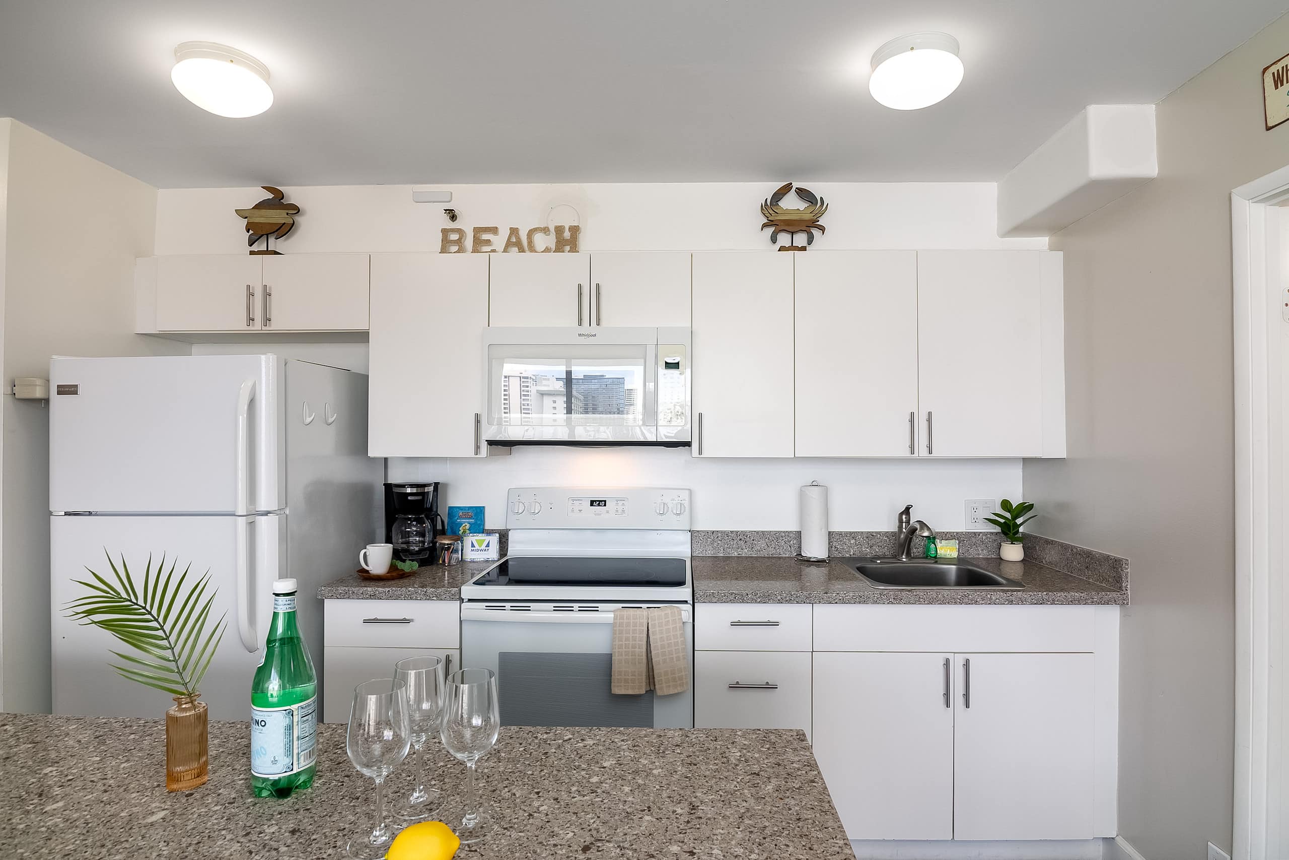 Condo in Honolulu · ★4.77 · 1 bedroom · 3 beds · 1 private bath - Image 12