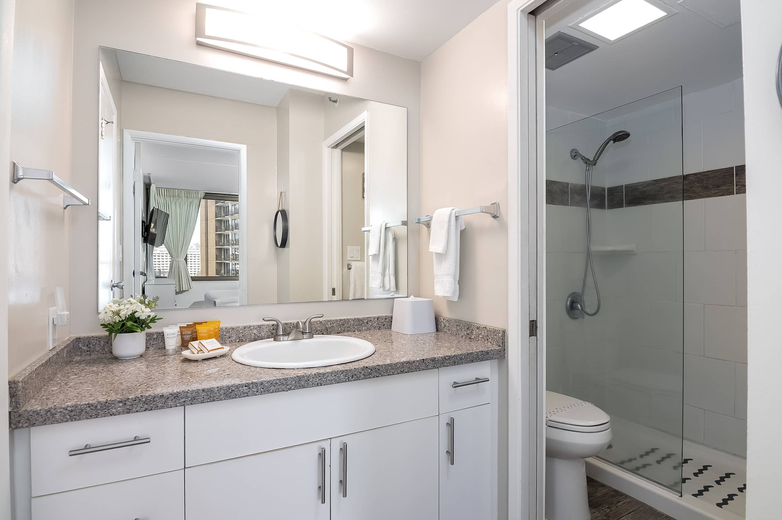 Condo in Honolulu · ★4.77 · 1 bedroom · 3 beds · 1 private bath - Image 36