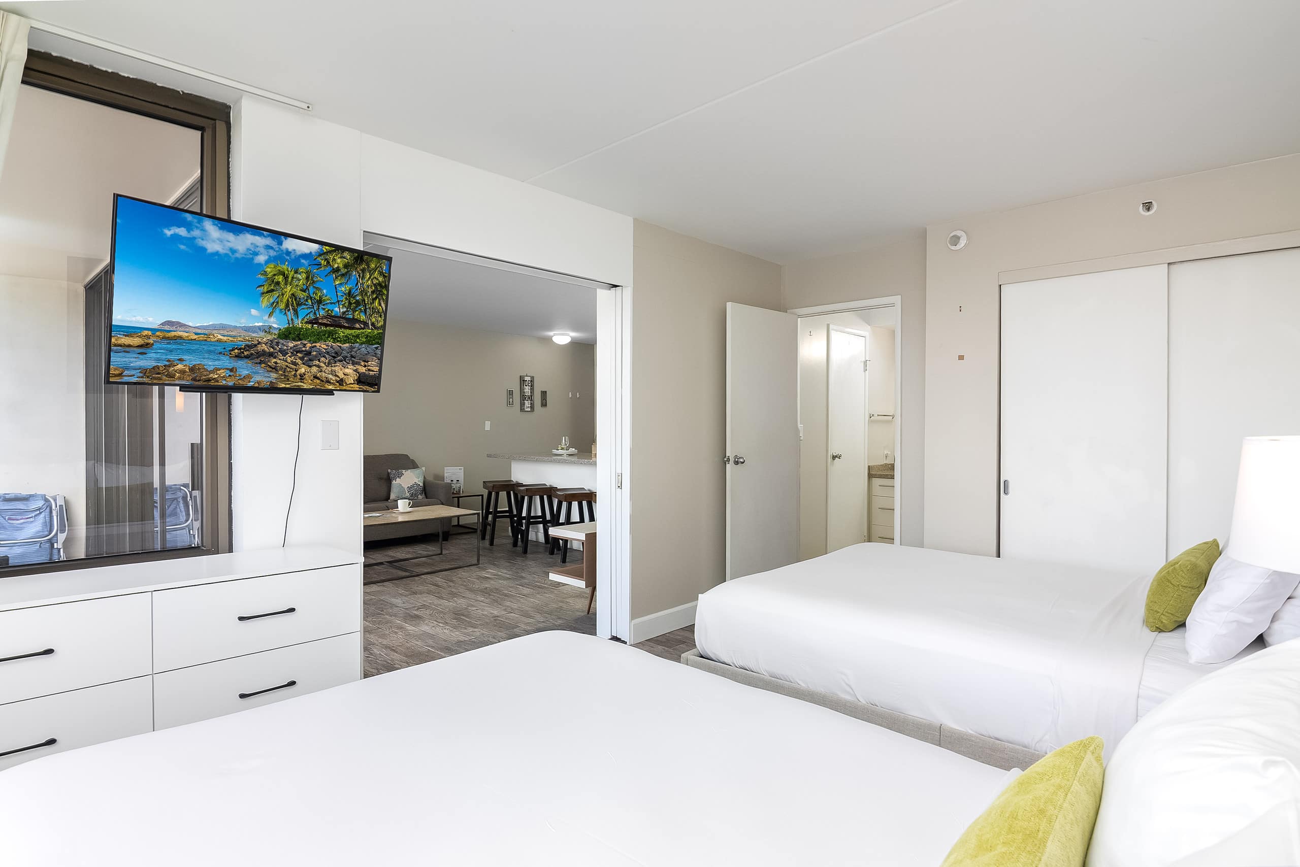 Condo in Honolulu · ★4.77 · 1 bedroom · 3 beds · 1 private bath - Image 32