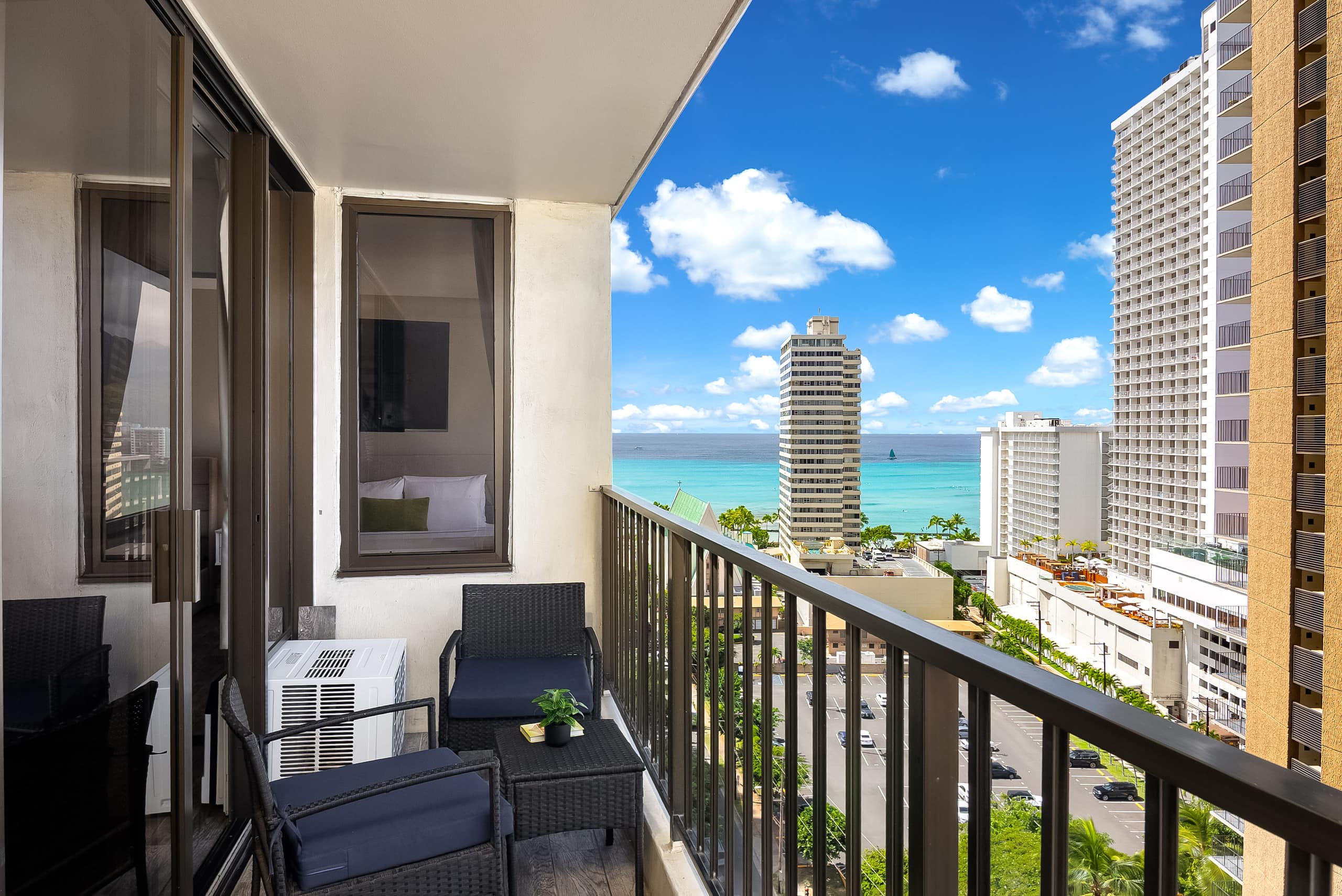 Condo in Honolulu · ★4.77 · 1 bedroom · 3 beds · 1 private bath - Image 40