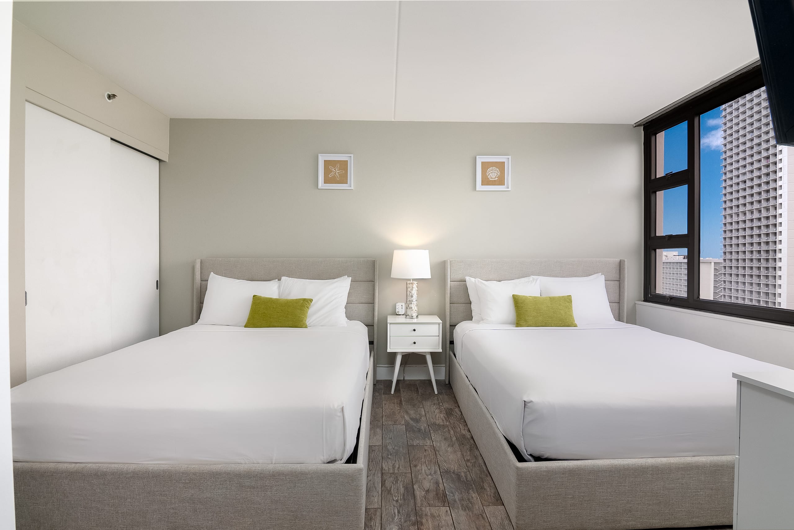 Condo in Honolulu · ★4.77 · 1 bedroom · 3 beds · 1 private bath - Image 28